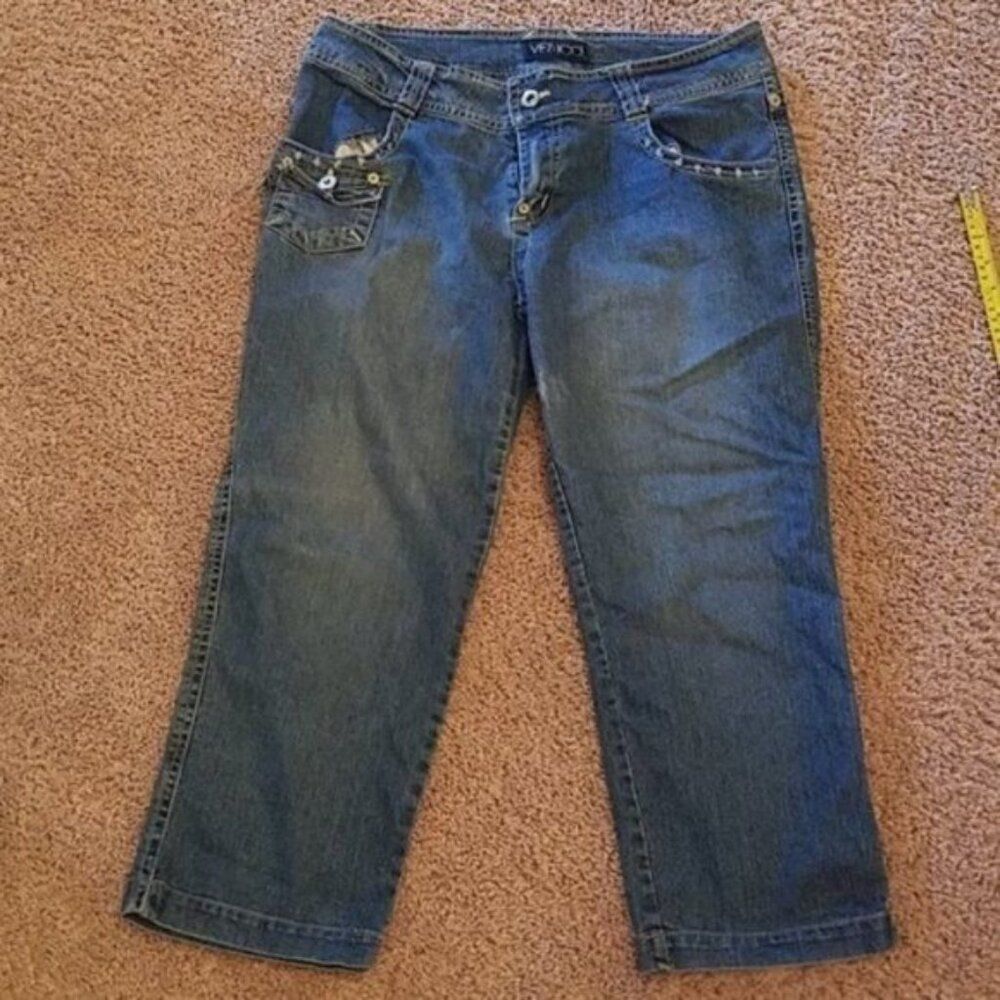 Vezucci Jeans Capris Cropped Pants Denim Woman's Size 10 WOMAN'S - Picture 2 of 10